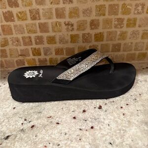 Yellow Box Flip Flops - size 10